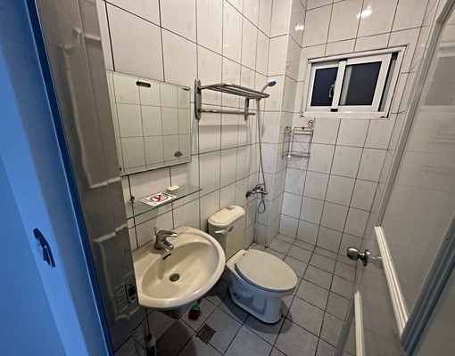 東區民權路賺錢金店住 - Image 9