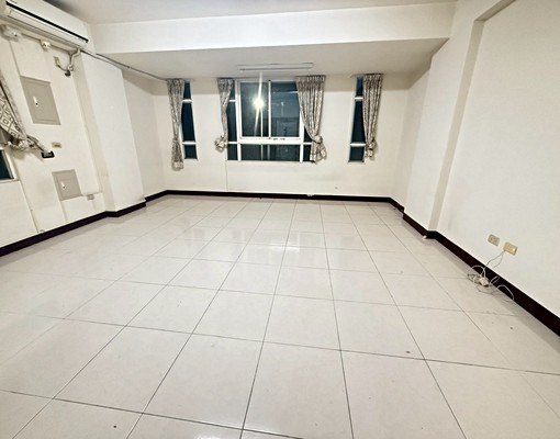 軍功商圈車庫透天🉑租補 - Image 10