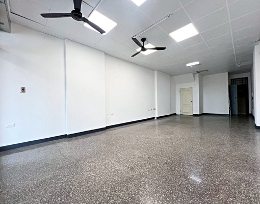 旱溪東路金店面..可租補..適合工作室 - Image 2