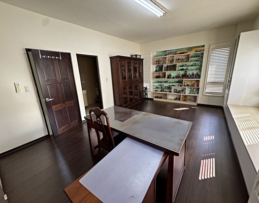 逢甲商圈稀有大地坪邊間別墅-4房皆套房 - Image 9