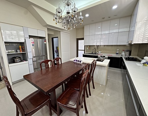 逢甲商圈稀有大地坪邊間別墅-4房皆套房 - Image 3