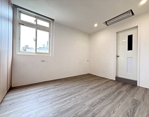 近南崁市場🚉自備家具❤️全新裝潢✨系統櫃🌟電磁爐開伙🔥 - Image 1