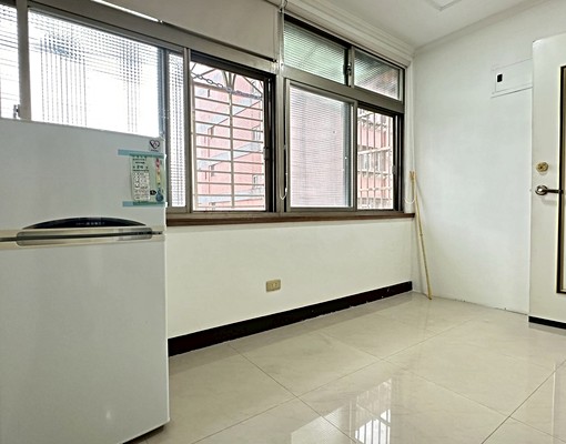 🌞【走吧!看房】近三重國小捷運站溫馨兩房|中信香香 - Image 1