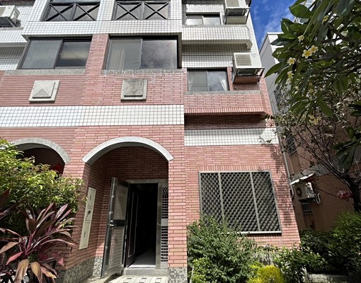 西屯福祥街稀有大棟距別墅|前後庭院|可停雙車 - Image 13