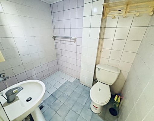 台中核心生活圈✨大間.大面採光✨子母車.爬樓梯 - Image 5