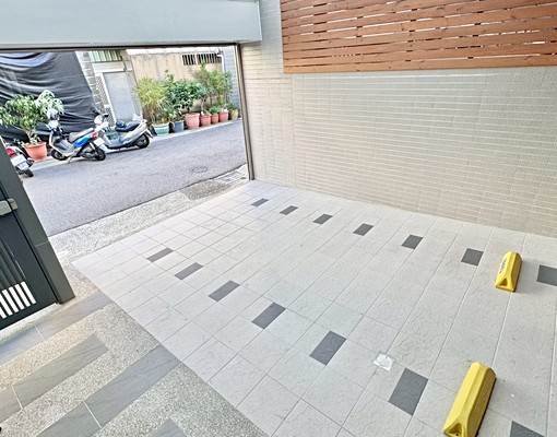 稀有整棟透天✨可租補戶籍報稅✨精裝大四房✨門前汽車位 - Image 2