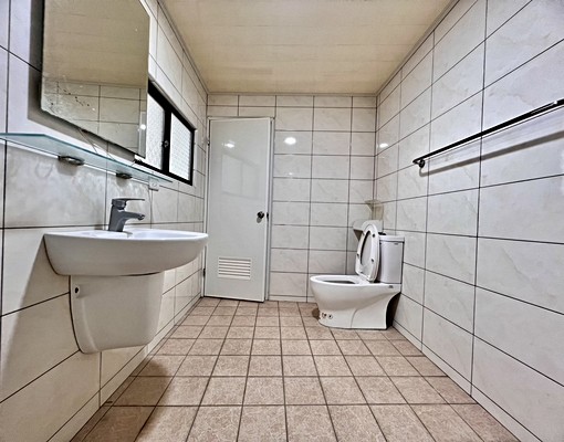 友愛商圈|一層單戶,寬敞大套房,路邊停車、有陽台 - Image 8