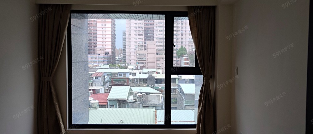 主臥全景落地窗