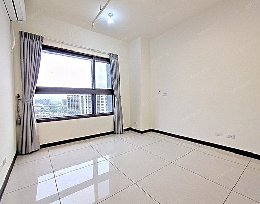 採光明亮,超大2+1房。近高鐵樓下全家。含車管 - Image 8