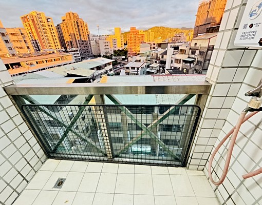 太平國小旁中高樓層美視野三房華廈-誠意可談 - Image 7