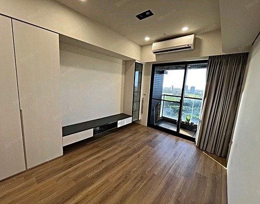 歡迎租補報稅入籍,陽台景色心曠神怡,空間大採光佳,含車管 - Image 2