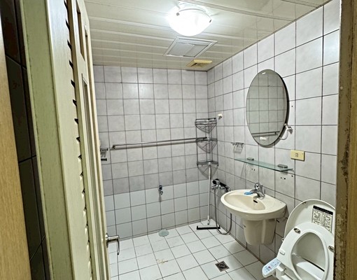 門口停車✨大房大廳✨捷運✨✨後港活巷✨裝備齊全 - Image 8