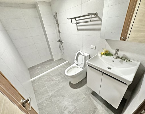 全新完工可租補超大間流理台♥近潭子加工區♥陽台獨洗 - Image 3