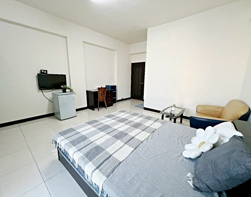 四維街/全新衛浴/雙人床/沙發 - Image 7