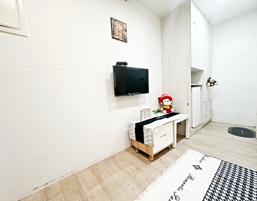 何厝/青海✡電梯✡精品商務旅店設計✡大衛浴✡獨洗✡便宜租 - Image 9