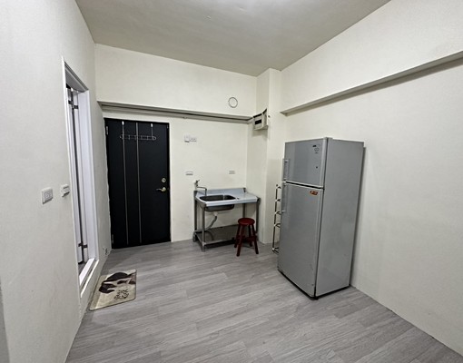 有家具!!三多光華全新整理好方便大套房 - Image 4