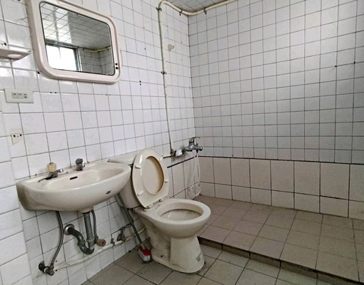 竹南園區旁活巷可停車前後院美透天 - Image 9