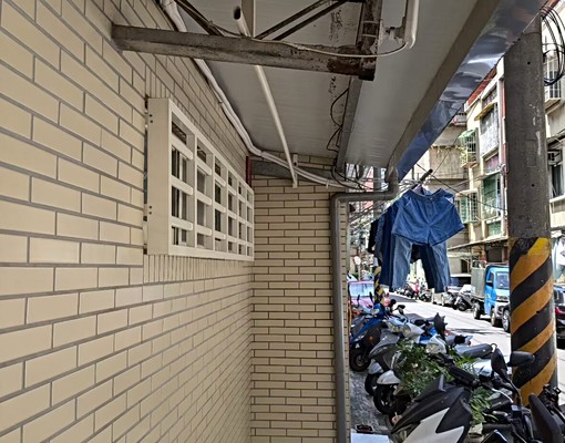 致理正後門向陽店巷子1樓新雅房:自租附垃圾資源回收代收 - Image 8