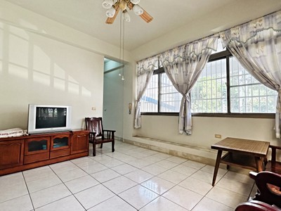 中山國小旁朝南邊間三面採光平車美墅