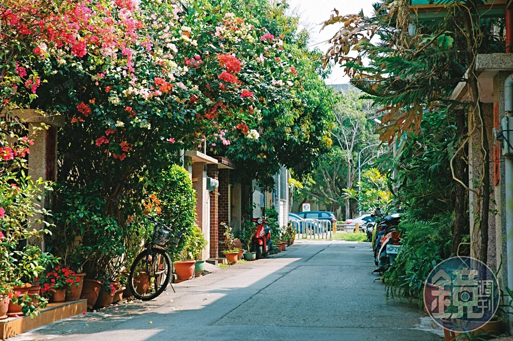 綠意盎然居住環境: 曾拍過電影場景周遭有許多特色小店及餐廳