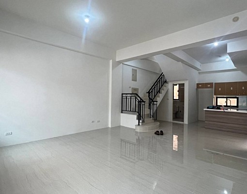 全新車庫📍透天別墅📍溫馨家庭🏡可戶籍✨可寵✨有家的感覺 - Image 1