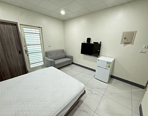 小薇租屋🍭可租補🍭拎包入住🍭含水網路第四台🍭陽台套房 - Image 5