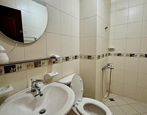 近高鐵秒殺絕美精裝潢文青風3房可租補報稅/平面車位機車位 - Image 7