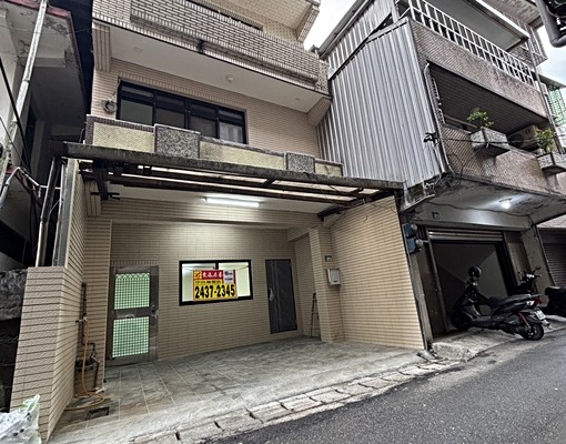 交流道旁透天厝~分層出租~門口可停車 - Image 1