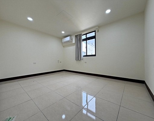 🌟梧棲朝南10米路透天｜舒適大空間出租2.3萬 - Image 8