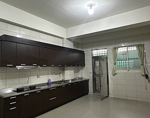 崑山國小車庫透天交通便利學區 - Image 2