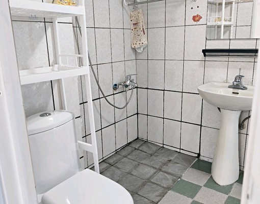 屋主自租，室內空間大，全新整理，全新變頻冷氣， - Image 7