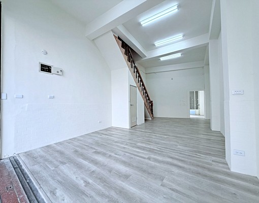 臨路店住~可住家可店面使用~不限行業別~可寵物租補戶籍神明廳 - Image 1