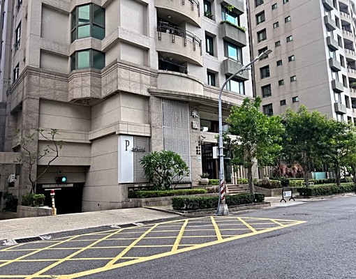 美術館聯合醫院輕軌宅大2房~平面車位 - Image 1