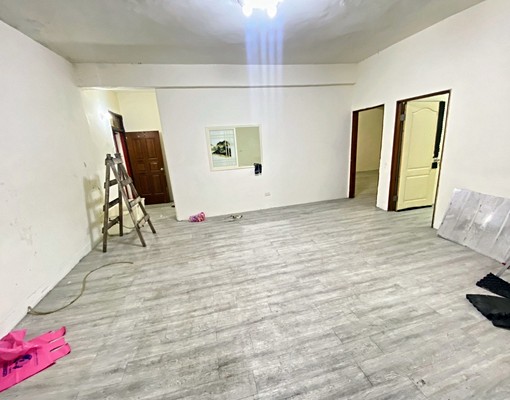 近淡水捷運站免爬梯邊間一樓,可倉儲、停車便利 - Image 1