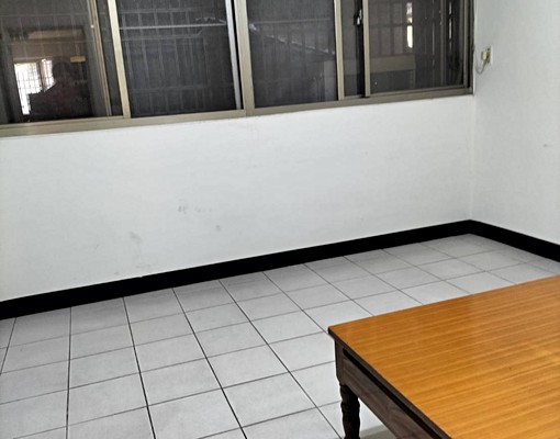 公寓兩房一廳或三房兩廳,客廳約10坪,整層出租。 - Image 6