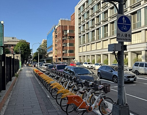 國語實小及南門國中學區明亮採光大四房/近中正紀念堂捷運站 - Image 1