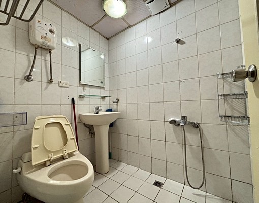 捷運旁採光獨立套房,陽台獨洗曬可租補 - Image 7