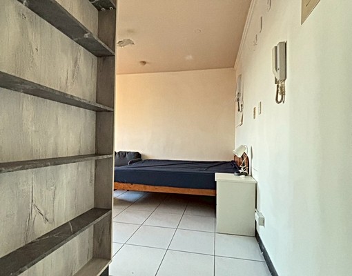 捷運旁採光獨立套房,陽台獨洗曬可租補 - Image 8