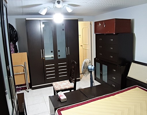 近家樂福及敏盛醫院,三房皆有床、衣櫃、桌,三臺冷氣,可開伙。 - Image 9