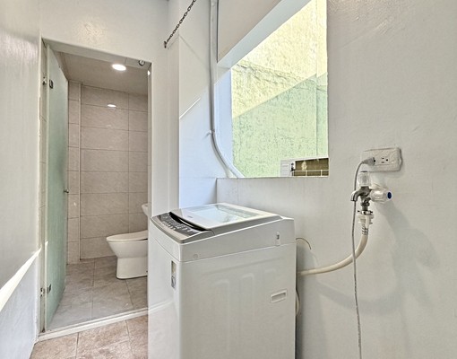 🌟東區透天套房釋出！可租補｜陽台獨洗＋沙發＋流理台🔥 - Image 16