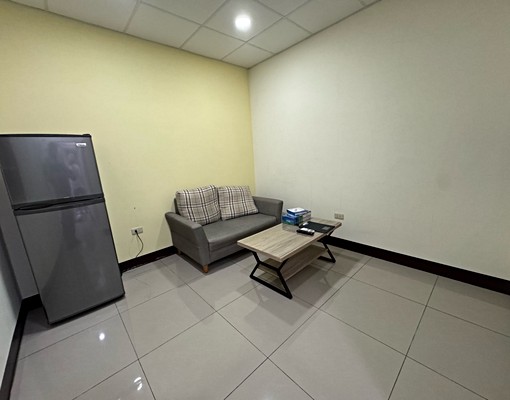 近中原商圈大潤發優美套房 - Image 1