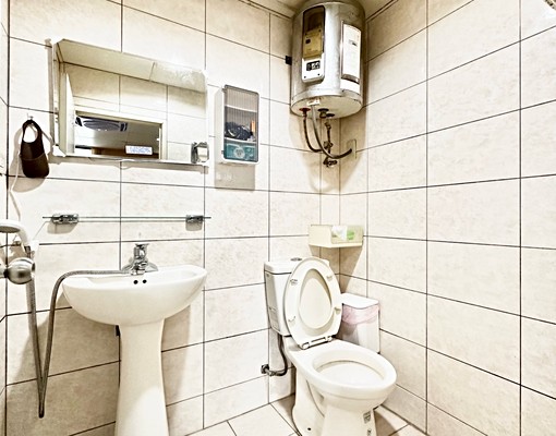 府中低樓層對外窗有垃圾處理可租補 - Image 6