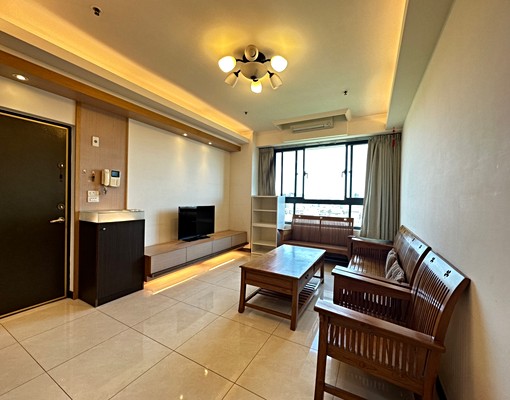 縣府商圈🔥GOLF縣府名人堂3房車🔥無敵視野採光超好 - Image 1