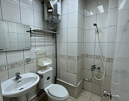 【小資首選】金山街前段近園區適合小資族&電梯大樓獨立套房出租 - Image 8