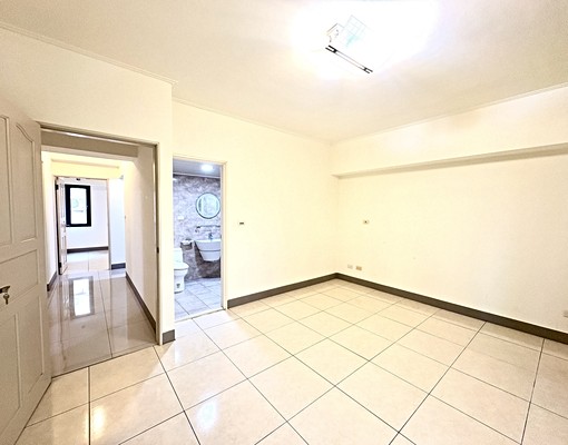 ✨文心捷運站旁✨✅一層兩戶✅雙車位✅有浴缸✨超大採光房 - Image 9