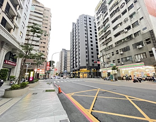 高鐵明亮大2房+平面車位 - Image 3