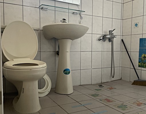 建國路近天鵝湖，四樓傳統透天厝，適合家庭入住 - Image 11