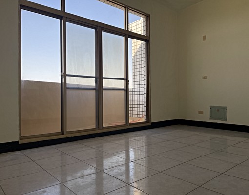 建國路近天鵝湖，四樓傳統透天厝，適合家庭入住 - Image 14