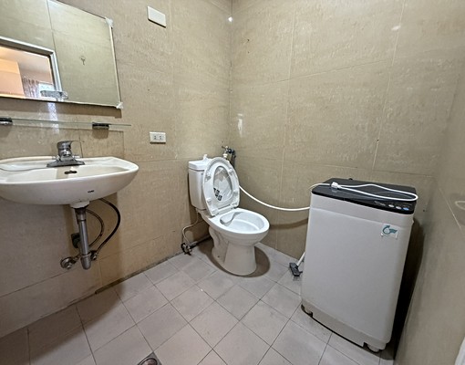 電梯套房獨立洗衣機使用有專人收垃圾 - Image 3