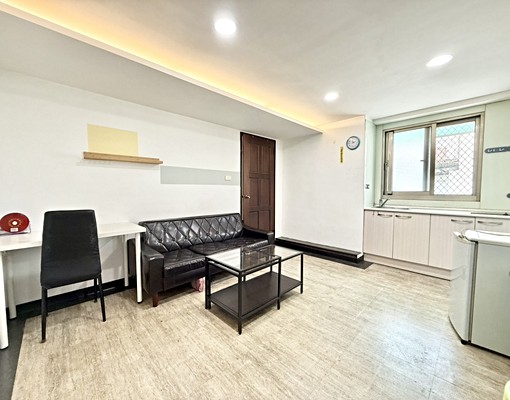 吱吱💖🦁秒殺電梯兩房!!可租補🥇近中教大.工作室可談 - Image 1